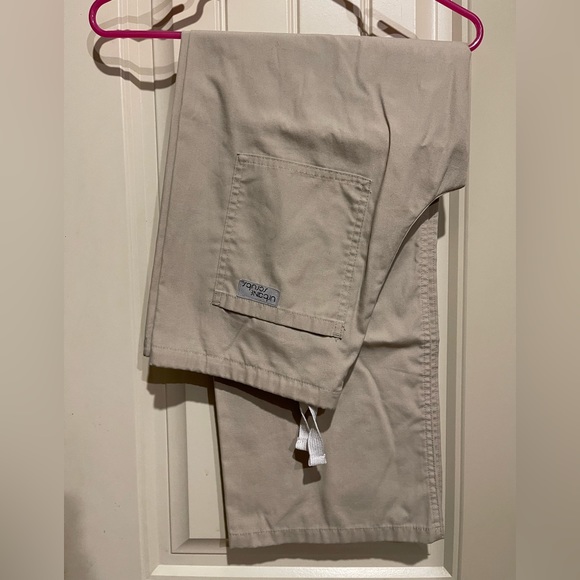 Urbane Scrub Set - Picture 2 of 2